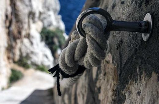 Faire une rampe d'escalier en corde