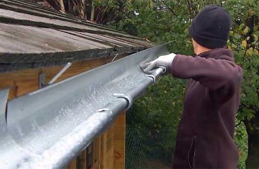 Réparer une gouttière en zinc sans soudure