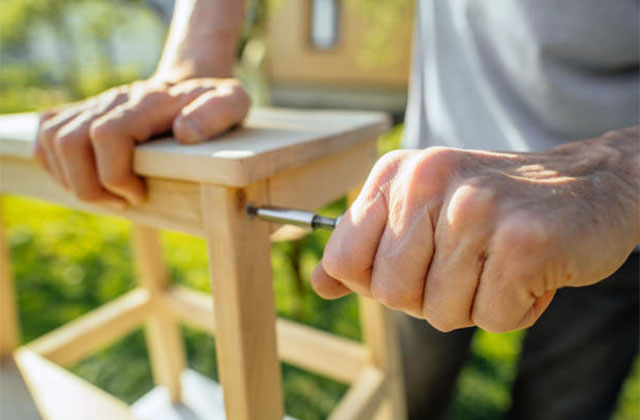 Comment réparer une chaise en bois qui branle